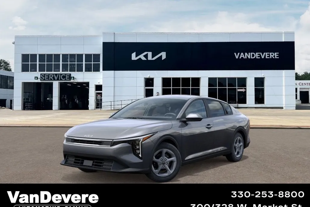 2025 Kia K4 LXS photo 1