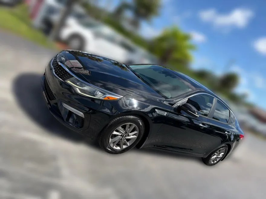 2020 Kia Optima LX photo 1