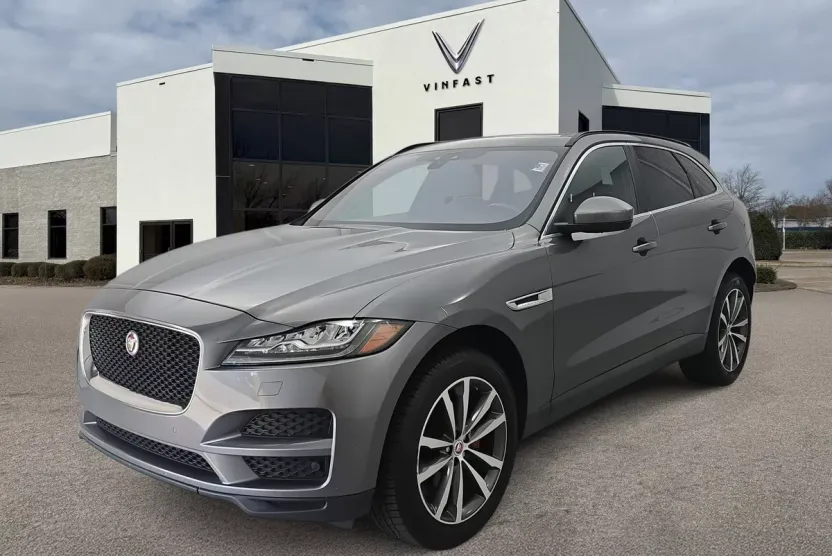 2018 Jaguar F-PACE Prestige photo 1