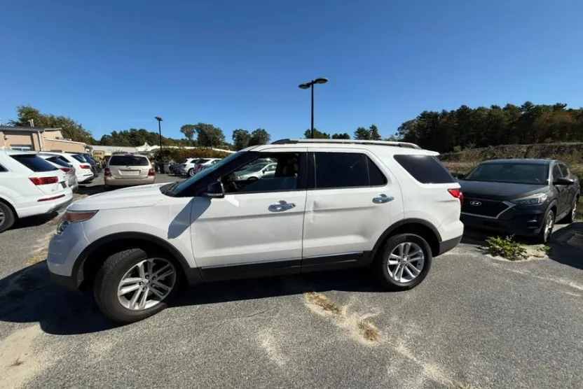 2014 Ford Explorer XLT photo 1