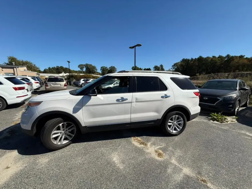 2014 Ford Explorer XLT photo 1
