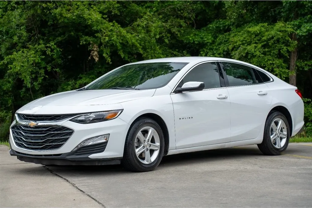 2024 Chevrolet Malibu 1LT photo 1