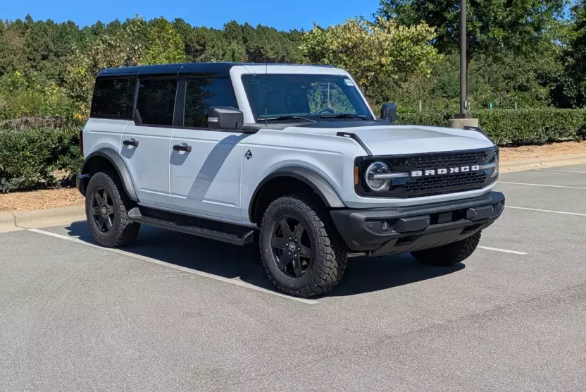 2025 Ford Bronco Outer Banks photo 1