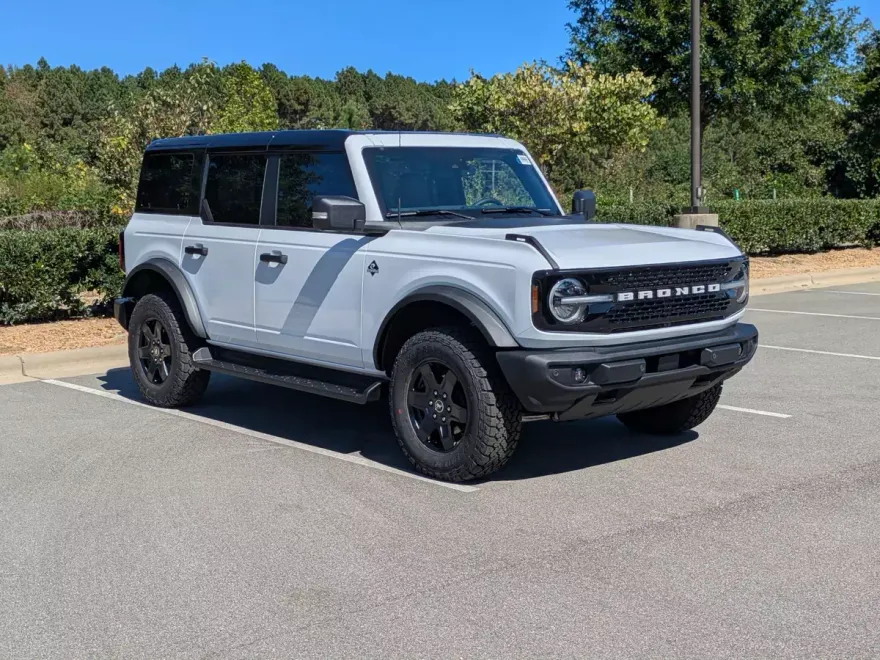 2025 Ford Bronco Outer Banks photo 1