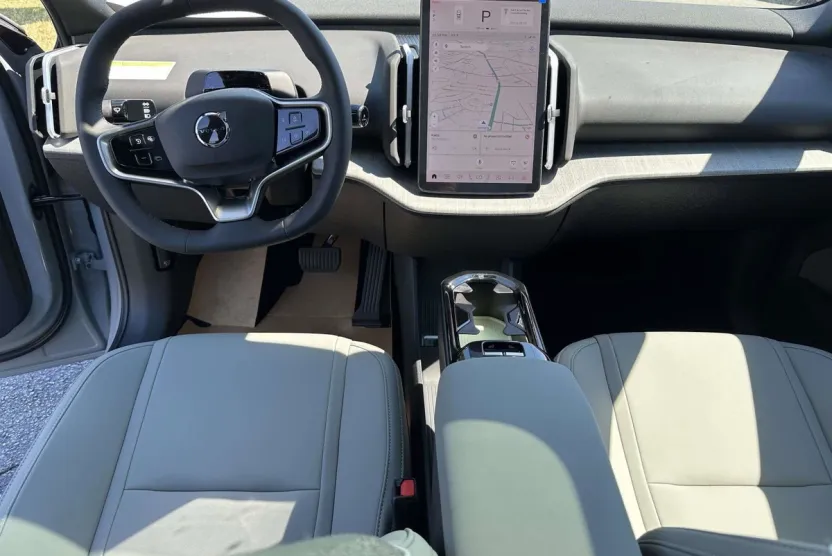 2025 Volvo EX30 Plus photo 1