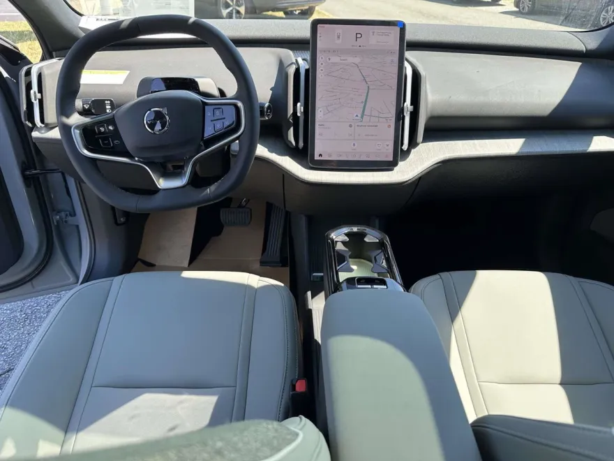 2025 Volvo EX30 Plus photo 1