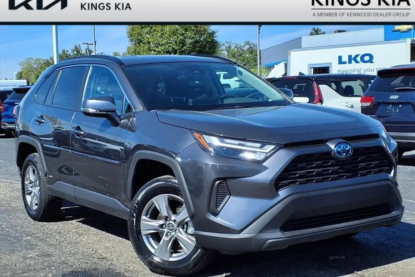 2024 Toyota RAV4 Hybrid LE photo 1