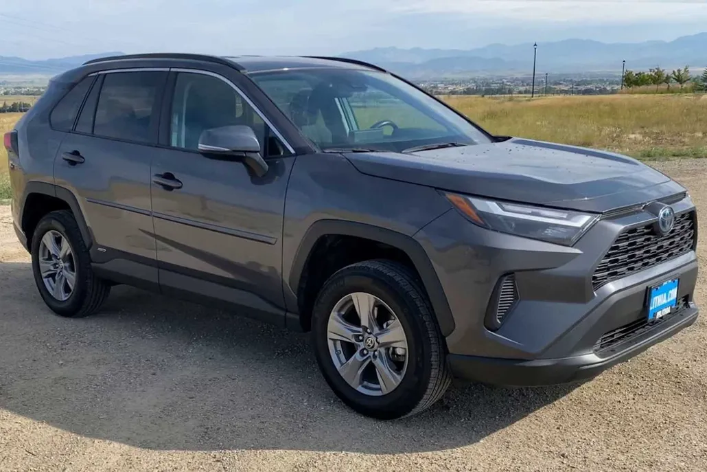 2023 Toyota RAV4 Hybrid LE photo 1