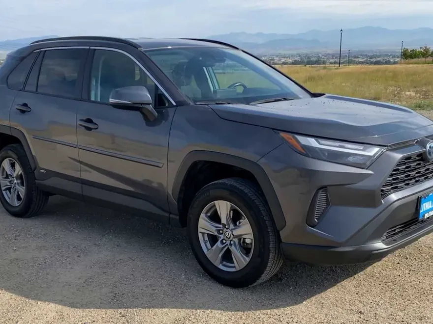 2023 Toyota RAV4 Hybrid LE photo 1