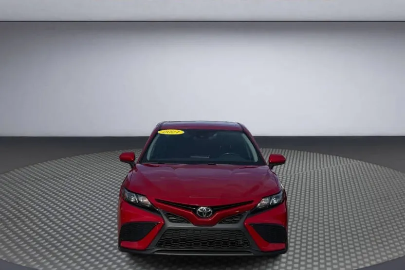 2021 Toyota Camry SE photo 1