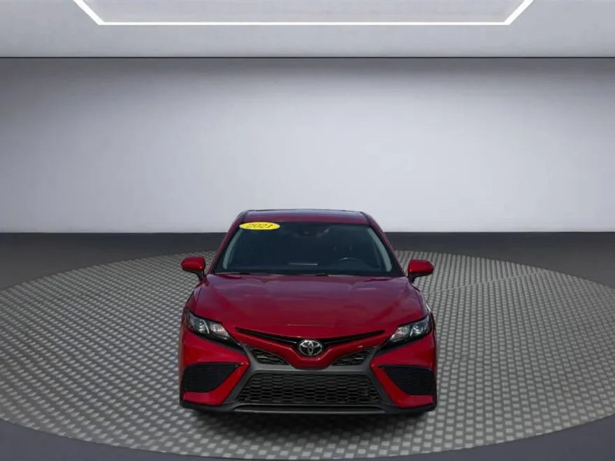 2021 Toyota Camry SE photo 1