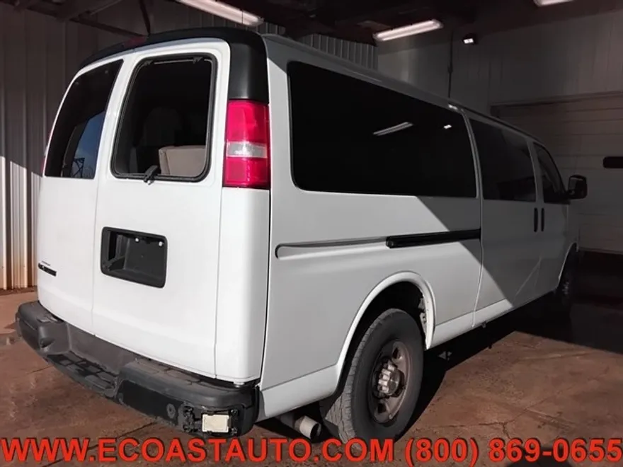 2023 Chevrolet Express Passenger LS photo 1