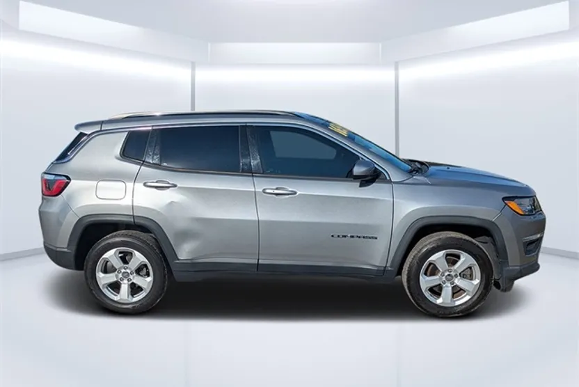 2020 Jeep Compass Latitude photo 1
