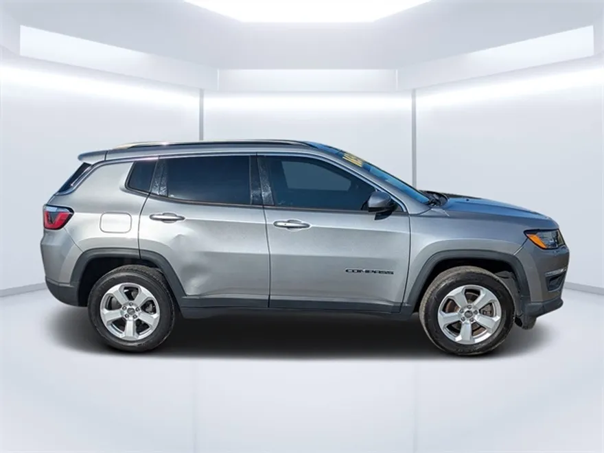 2020 Jeep Compass Latitude photo 1