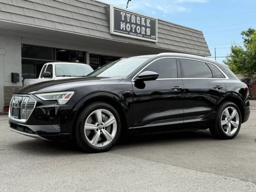 2019 Audi e-tron Premium Plus photo 1