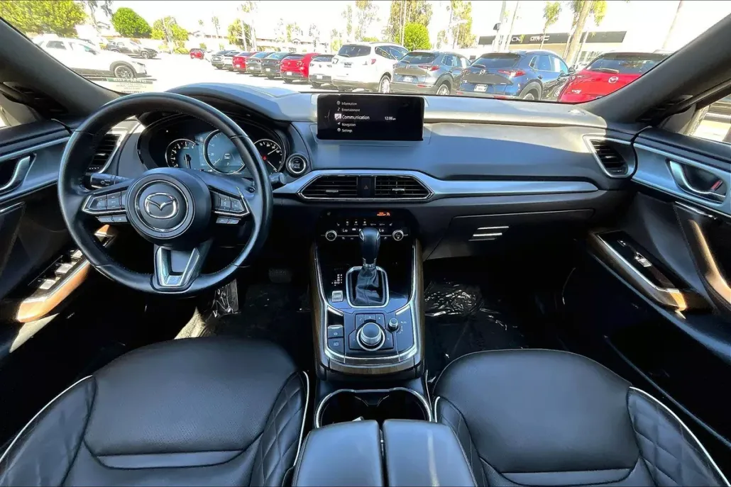 2023 Mazda CX-9 Signature photo 1