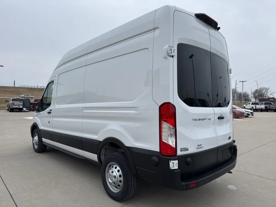 2024 Ford Transit photo 4