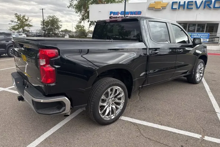 2024 Chevrolet Silverado 1500 LT photo 1