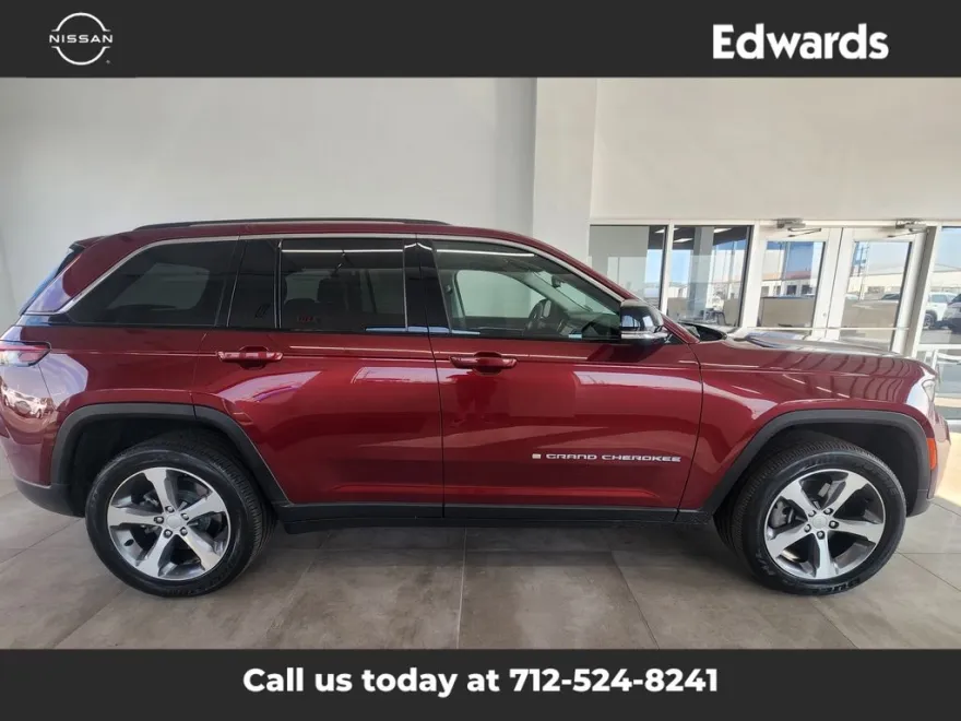 2023 Jeep Cherokee 4xe photo 1