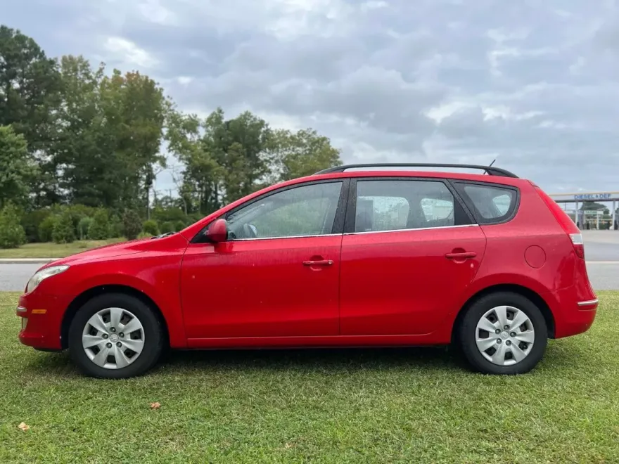 2010 Hyundai Elantra Touring GLS photo 1