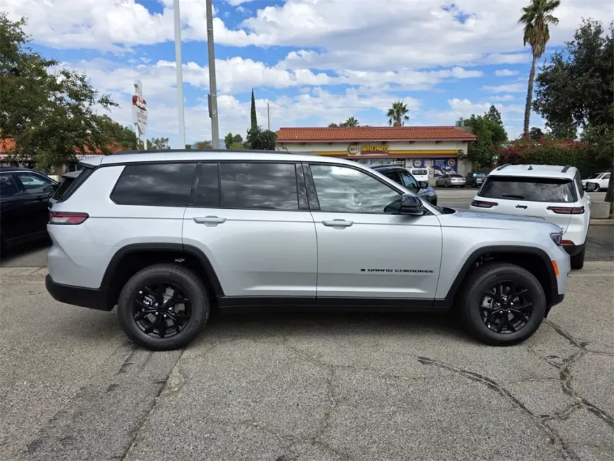2025 Jeep Grand Cherokee Altitude X photo 1