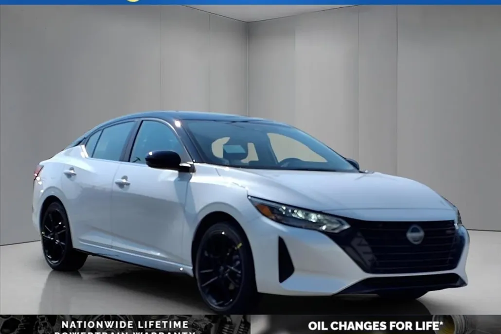 2025 Nissan Sentra SR photo 1