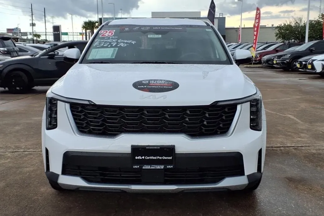 2025 Kia Sorento LX photo 1