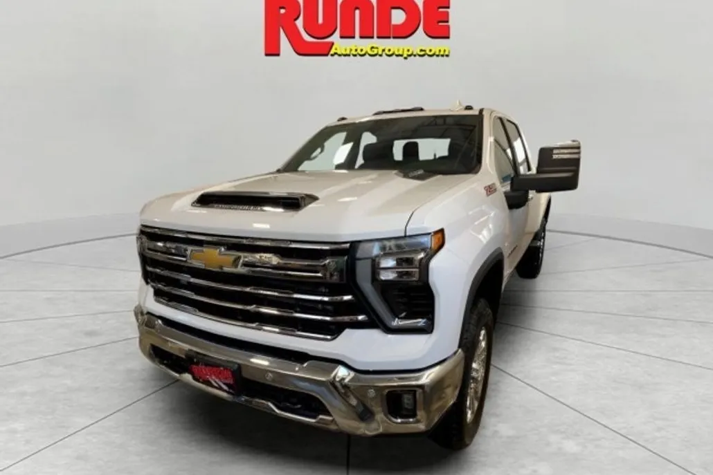 2025 Chevrolet Silverado 3500HD LTZ photo 1