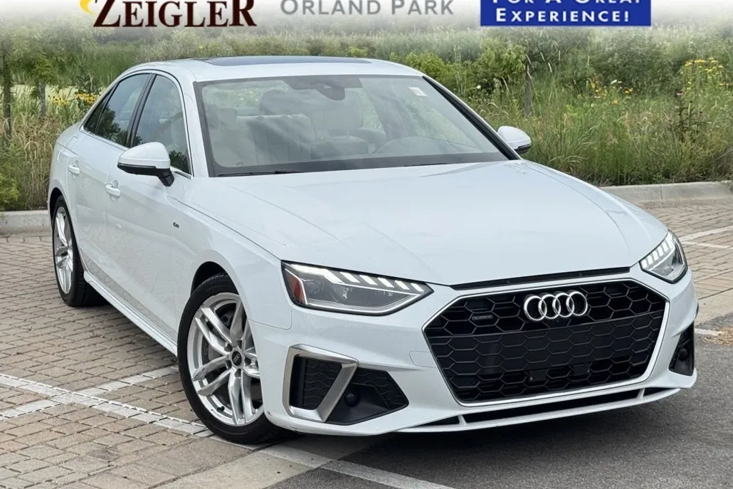 2022 Audi A4 45 S line Premium Plus Quattro photo 1