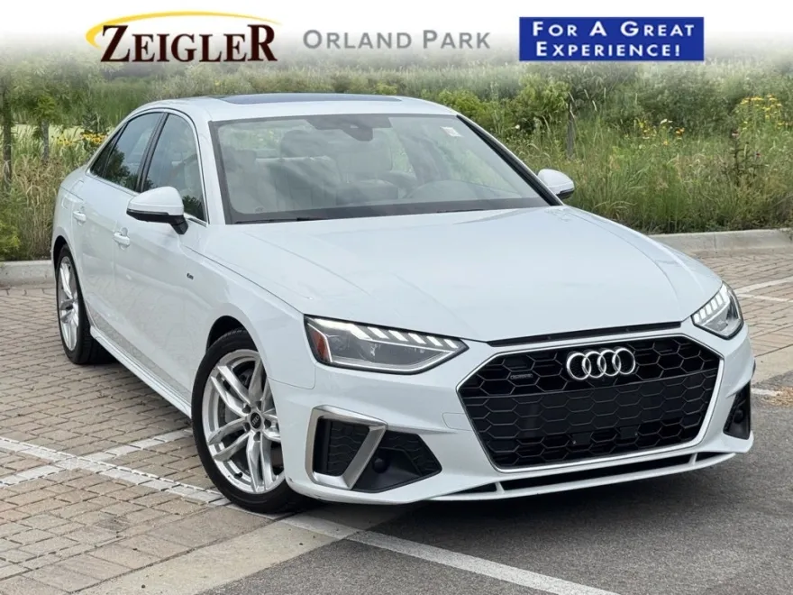 2022 Audi A4 45 S line Premium Plus Quattro photo 1