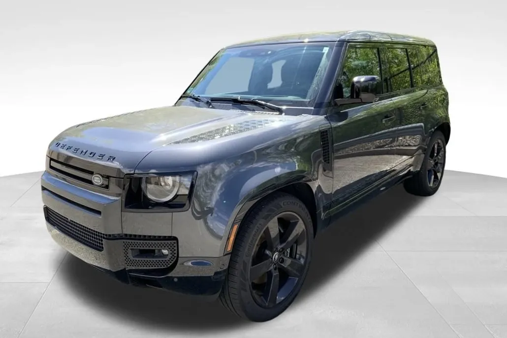 2024 Land Rover Defender 110 V8 photo 1