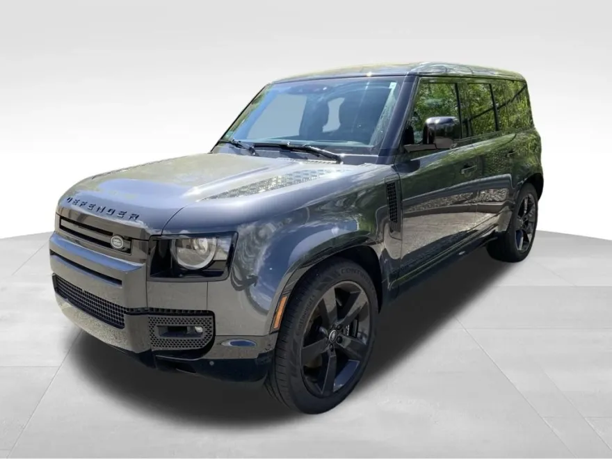 2024 Land Rover Defender 110 V8 photo 1
