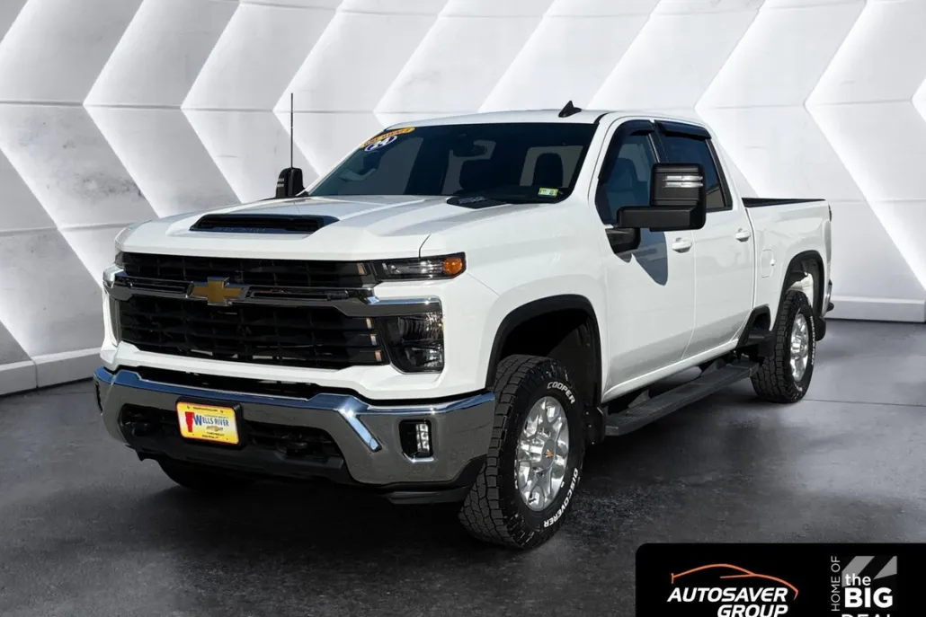 2024 Chevrolet Silverado 3500HD LT photo 1