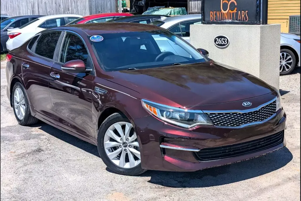 2016 Kia Optima EX photo 1