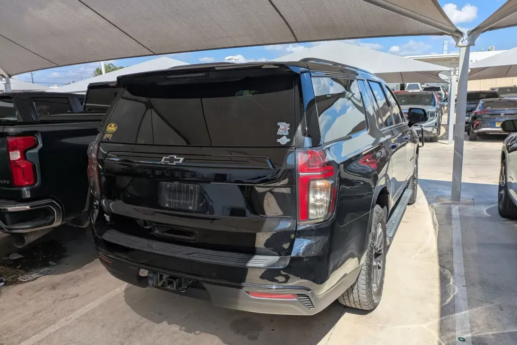 2023 Chevrolet Suburban Z71 photo 1