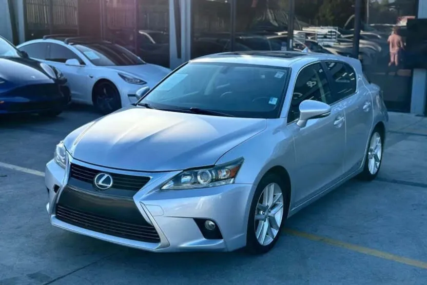 2015 Lexus CT 200h photo 1