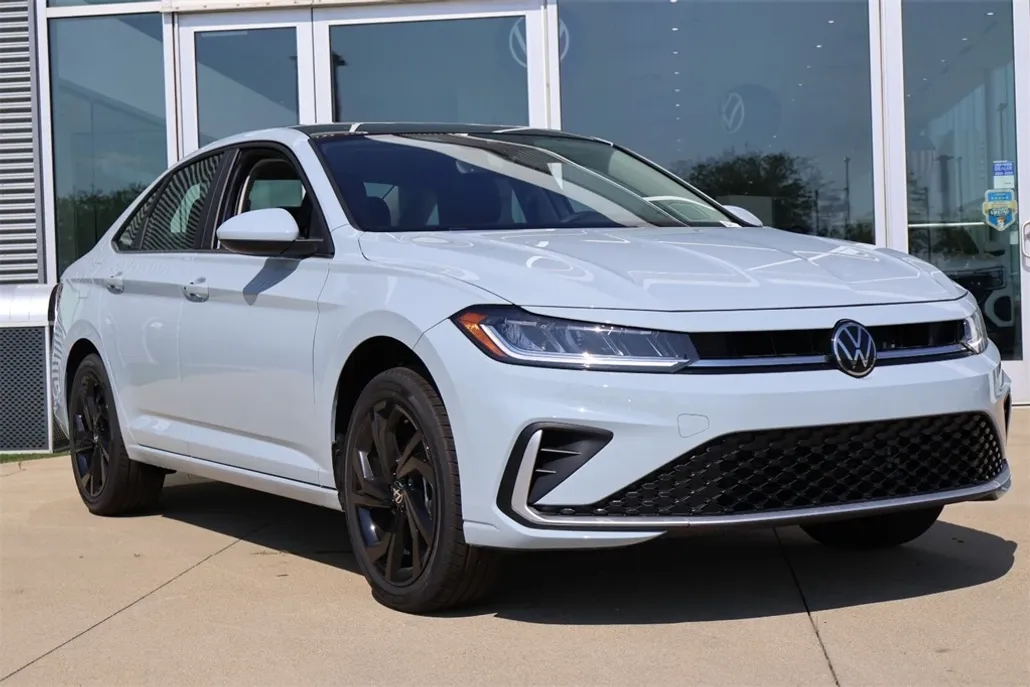 2025 Volkswagen Jetta 1.5T SE photo 1