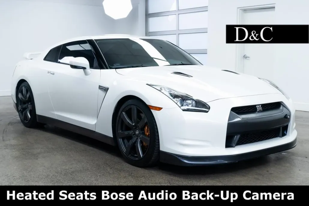 2010 Nissan GT-R Premium photo 1