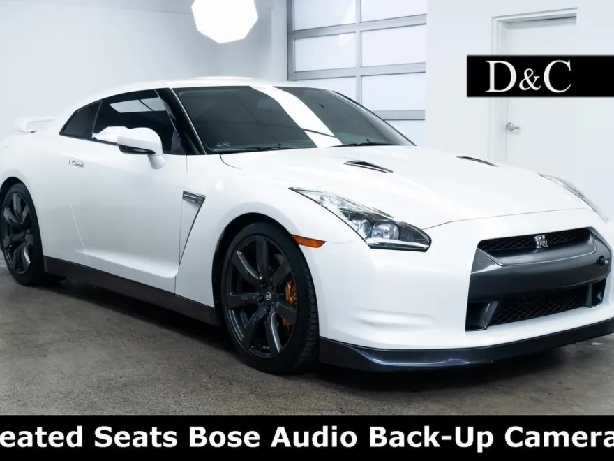 2010 Nissan GT-R Premium photo 1