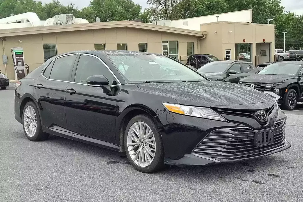 2019 Toyota Camry XLE photo 1