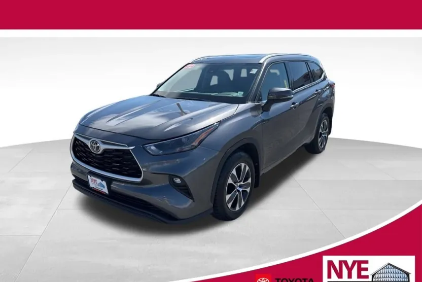 2022 Toyota Highlander XLE photo 1