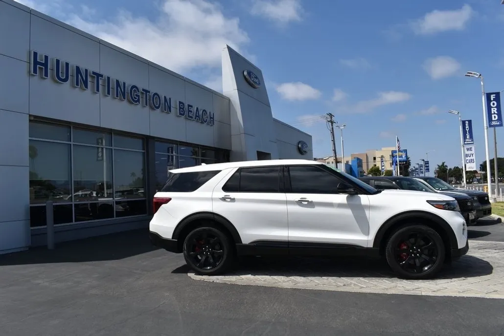 2022 Ford Explorer ST photo 1