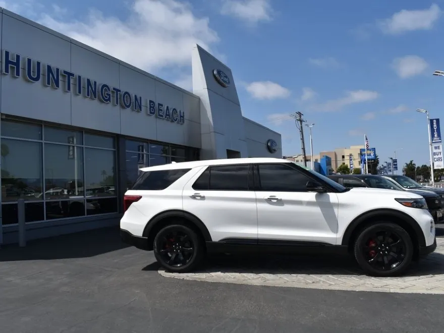 2022 Ford Explorer ST photo 1