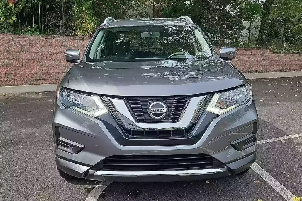 2018 Nissan Rogue SV photo 1