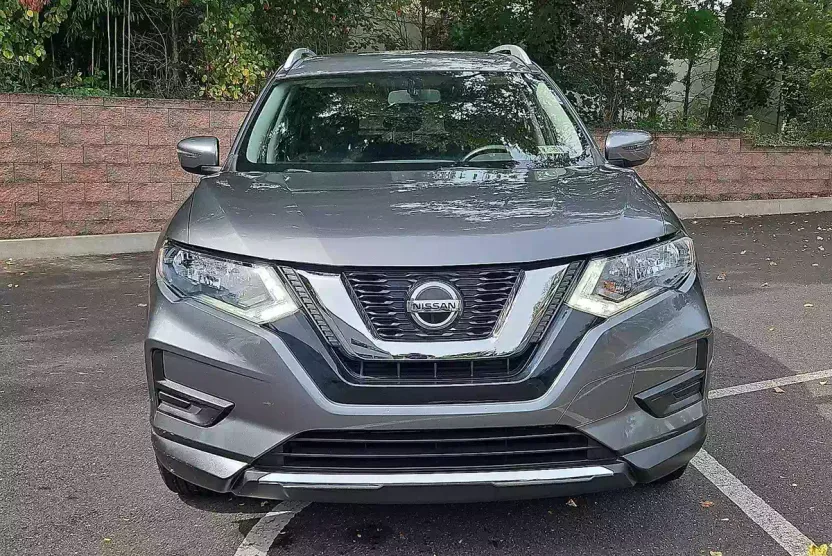 2018 Nissan Rogue SV photo 1