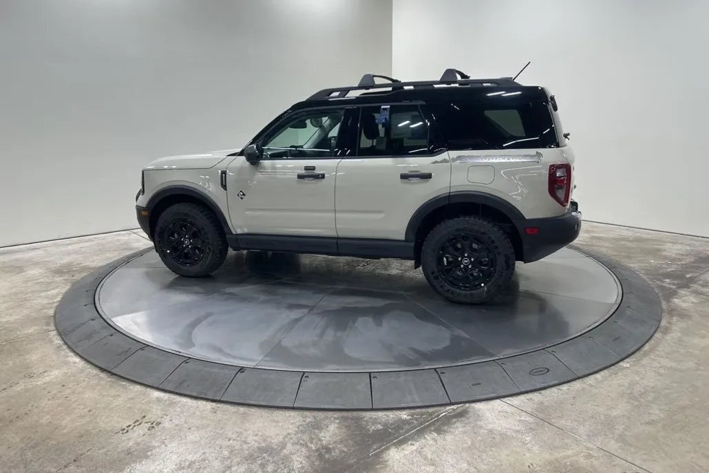 2025 Ford Bronco Sport Outer Banks photo 1