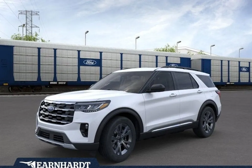 2025 Ford Explorer photo 1