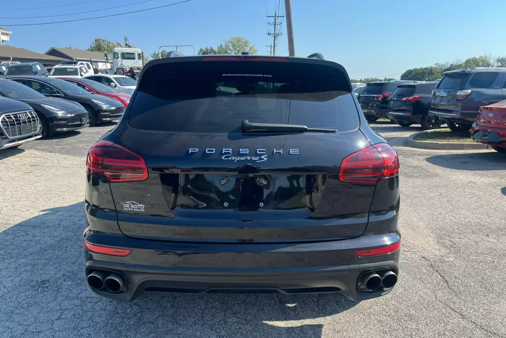 2017 Porsche Cayenne S photo 1
