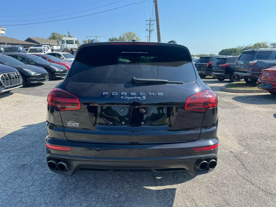 2017 Porsche Cayenne S photo 1