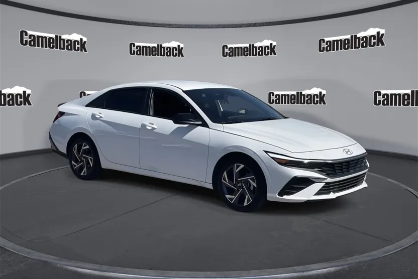 2025 Hyundai Elantra SEL Sport photo 1